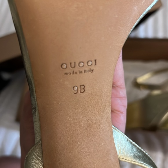 Gucci Gold Ruffled Leather Ankle Strap Sandals. Size 9B - Picture 5 of 7